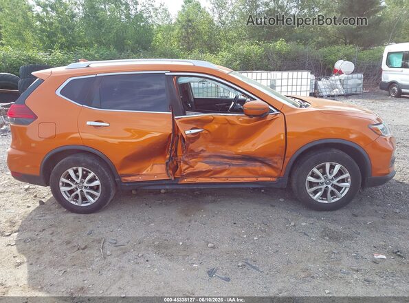 JN8AT2MVXHW008438 2017 NISSAN ROGUE Orange Vista interior trasera