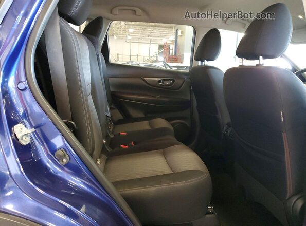 JN8AT2MVXHW013106 2017 NISSAN ROGUE Blue Rear interior view