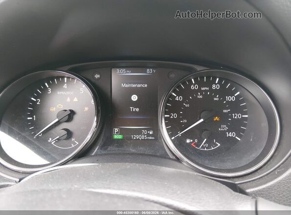 JN8AT2MVXHW024347 2017 NISSAN ROGUE Black Widok tylnych siedzeń