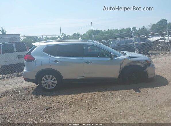 JN8AT2MVXHW269231 2017 NISSAN ROGUE Серый Вид задней части салона