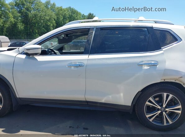 JN8AT2MVXKW393720 2019 NISSAN ROGUE White Widok wnętrza z tyłu