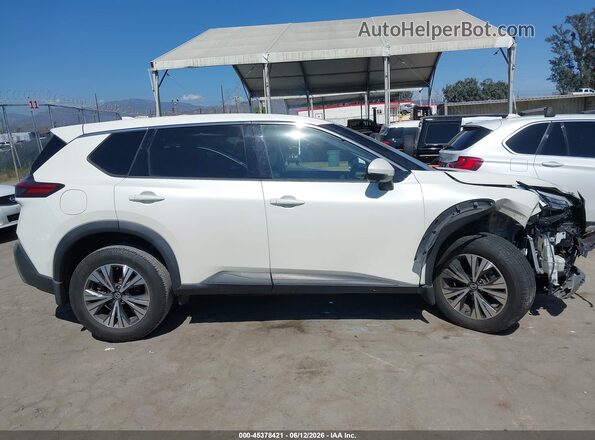 JN8AT3BA1MW014984 2021 NISSAN ROGUE Белый Вид задней части салона