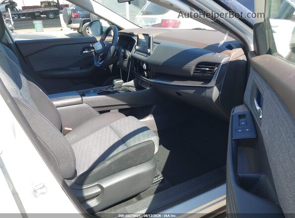 JN8AT3BA1MW014984 2021 NISSAN ROGUE Белый Вид салона спереди