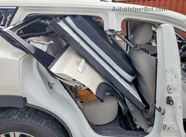 JN8AT3BA5MW011389 2021 NISSAN ROGUE White უკანა სალონის ხედი