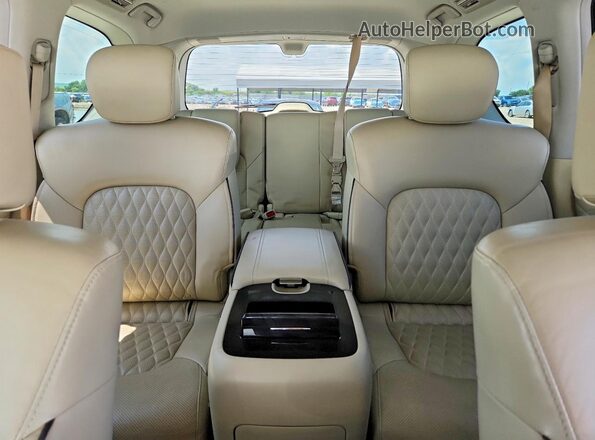 JN8AZ2NF6J9664825 2018 INFINITI QX80 White Vista de los asientos traseros