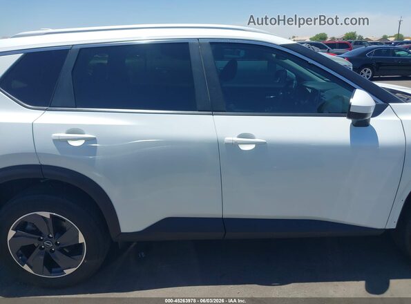 JN8BT3BA0RW359872 2024 NISSAN ROGUE White Vista interior trasera