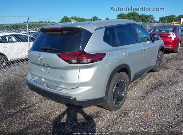 JN8BT3BA1RW004418 2024 NISSAN ROGUE Silver Rear right