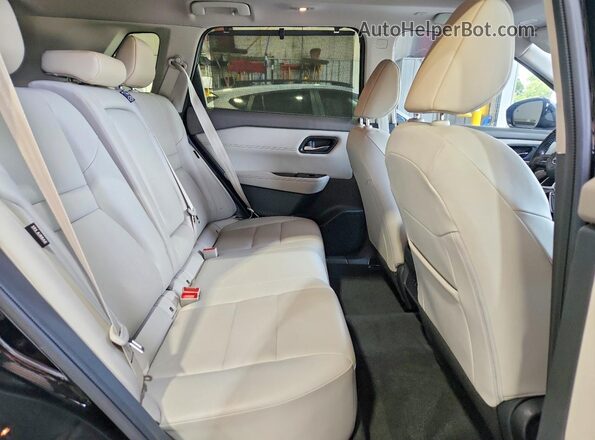 JN8BT3BA2PW424069 2023 NISSAN ROGUE Черный Вид задней части салона