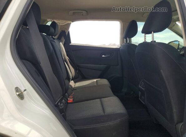 JN8BT3BA2RW002256 2024 NISSAN ROGUE White Հետևի նստատեղերի տեսք