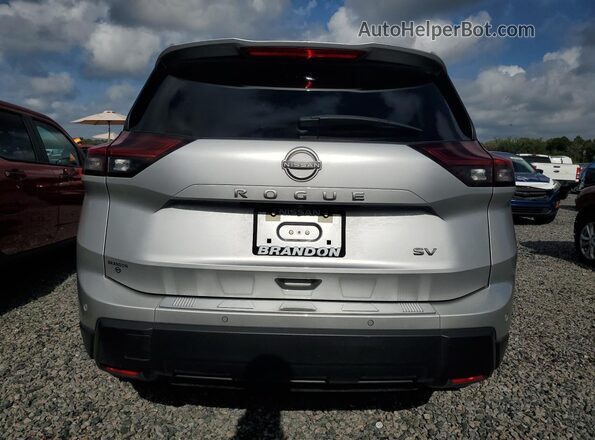 JN8BT3BA2RW002452 2024 NISSAN ROGUE Silver Հետևի տեսք