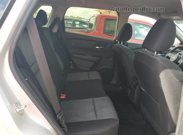 JN8BT3BA2RW002452 2024 NISSAN ROGUE Silver Սալոնի հետևի տեսք