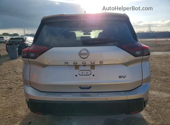 JN8BT3BA4RW352407 2024 NISSAN ROGUE Silver Հետևի տեսք