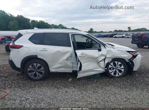 JN8BT3BA5PW430156 2023 NISSAN ROGUE White Widok wnętrza z tyłu