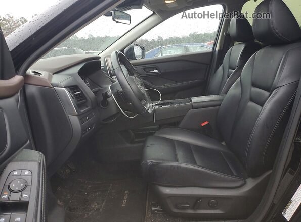 JN8BT3BA6PW013290 2023 NISSAN ROGUE Черный Вид салона спереди