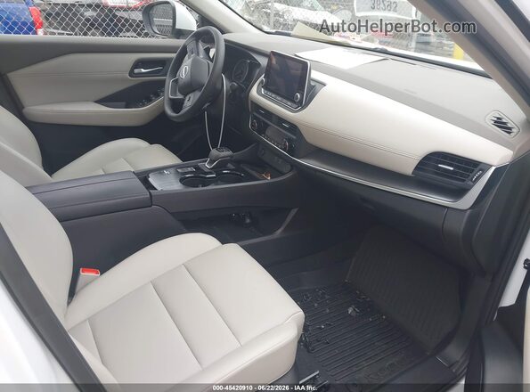 JN8BT3BA7SW001769 2025 NISSAN ROGUE White Front interior view