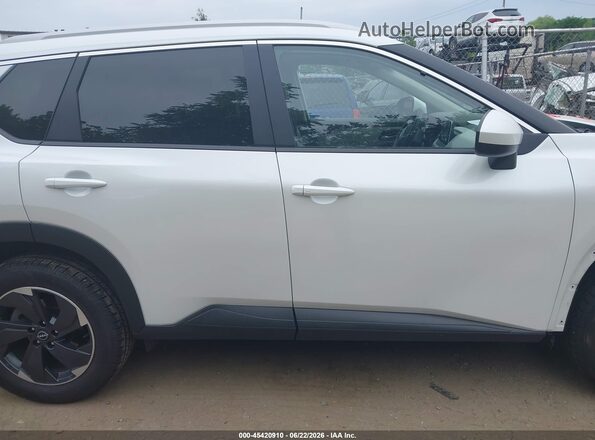JN8BT3BA7SW001769 2025 NISSAN ROGUE White Rear interior view