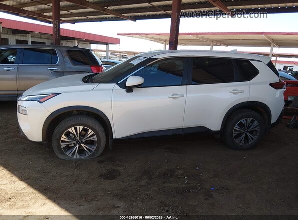 JN8BT3BB3PW351027 2023 NISSAN ROGUE White Vista interior trasera