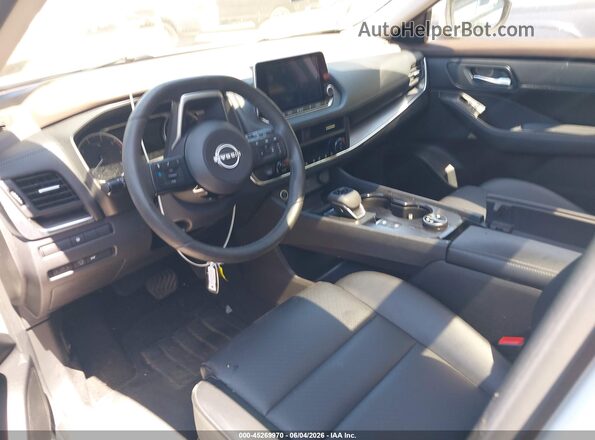 JN8BT3BB9PW478672 2023 NISSAN ROGUE Белый Вид салона спереди