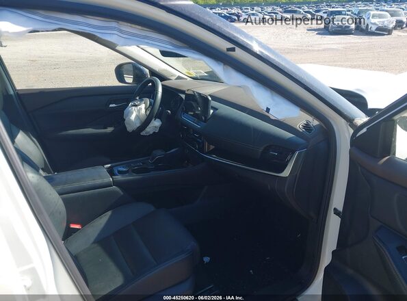 JN8BT3CB3PW468167 2023 NISSAN ROGUE White Front interior view