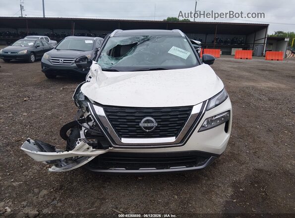 JN8BT3CB4PW356672 2023 NISSAN ROGUE White Vista interior trasera
