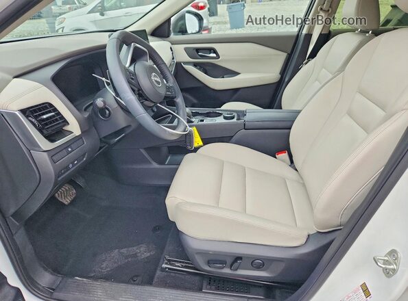 JN8BT3CB5RW181920 2024 NISSAN ROGUE White Вид салону спереду