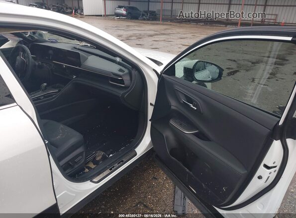 JTDAAAAF2P3017658 2023 TOYOTA CROWN White Вид салону спереду