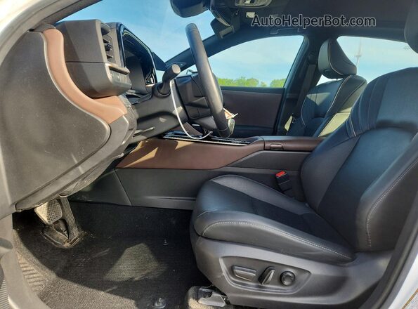 JTDAAAAF3R3027635 2024 TOYOTA CROWN Белый Вид салона спереди