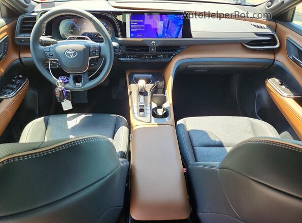 JTDAAAAF6S3037033 2025 TOYOTA CROWN Blue Vista del salpicadero