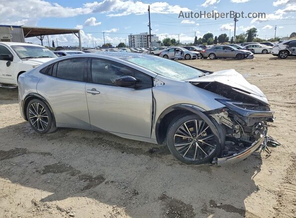 JTDACAAU3R3017471 2024 TOYOTA PRIUS Silver Delantero derecho