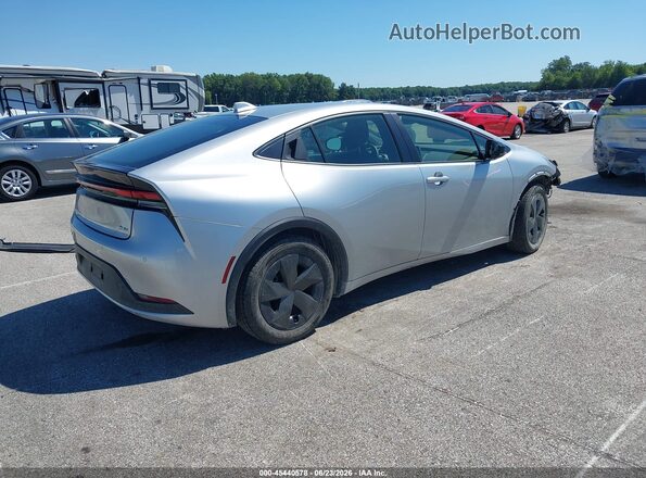 JTDACAAU4R3022663 2024 TOYOTA PRIUS Silver Tył prawy