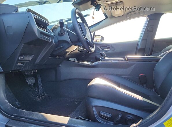 JTDACAAU6P3008261 2023 TOYOTA PRIUS Silver წინა სალონის ხედი