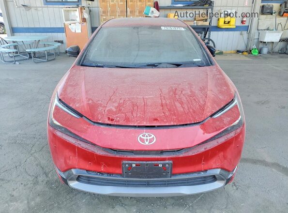 JTDACAAU6R3032675 2024 TOYOTA PRIUS Красный Вид спереди