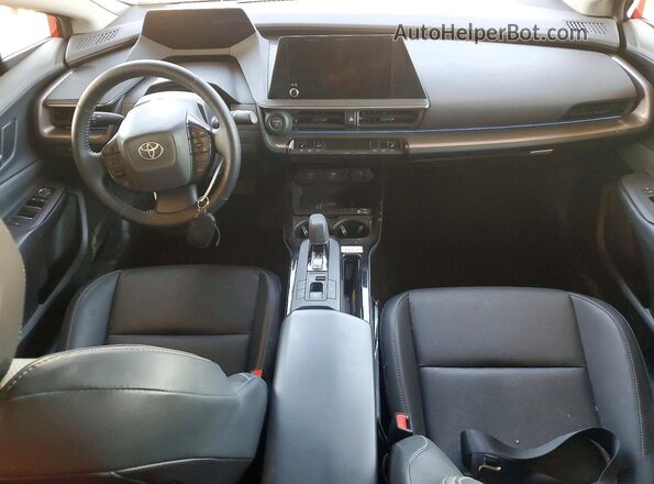 JTDACAAU6R3032675 2024 TOYOTA PRIUS Красный Вид панели приборов
