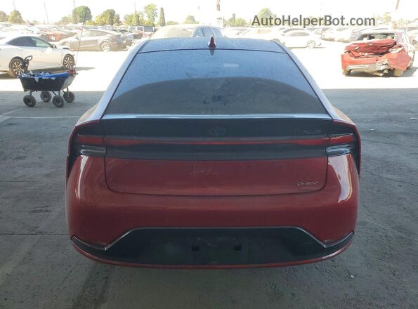 JTDACAAU6R3032675 2024 TOYOTA PRIUS Красный Вид сзади