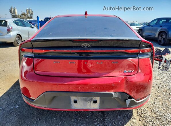 JTDACAAU6R3043384 2024 TOYOTA PRIUS Red Widok z tyłu