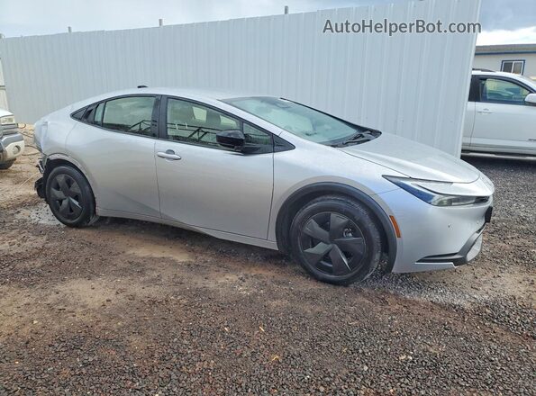 JTDACAAU6T3075422 2026 TOYOTA PRIUS Gray Przód prawy