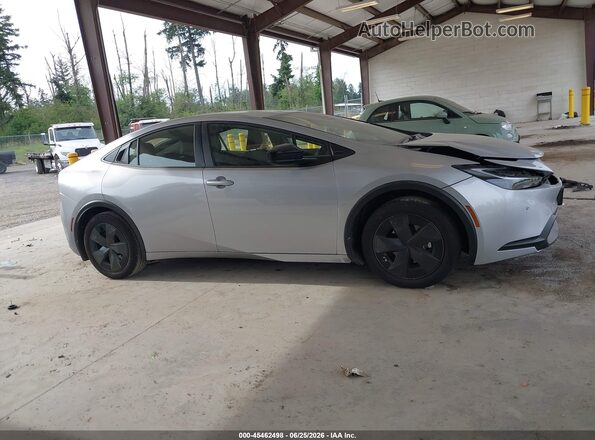 JTDACAAU6T3079115 2026 TOYOTA PRIUS Silver უკანა სალონის ხედი