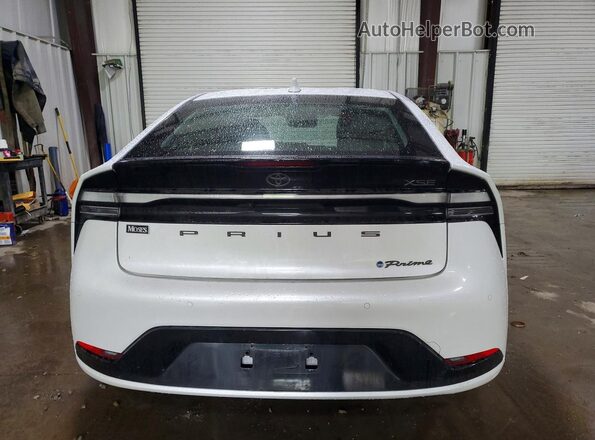 JTDACACU2R3036154 2024 TOYOTA PRIUS White 