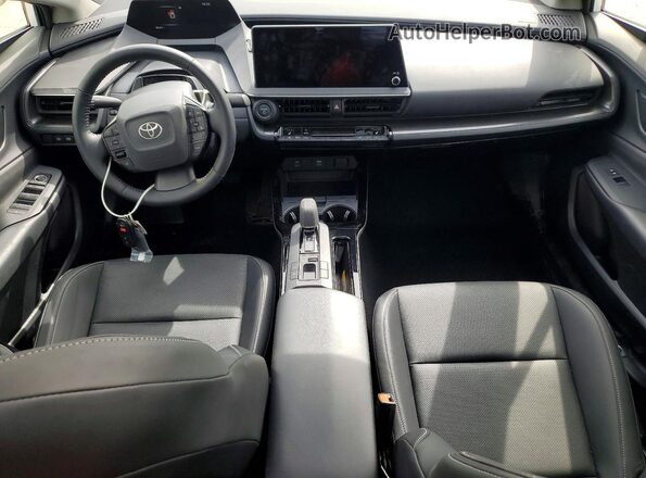 JTDACACU3T3055495 2026 TOYOTA PRIUS White Առջևի վահանակի տեսք