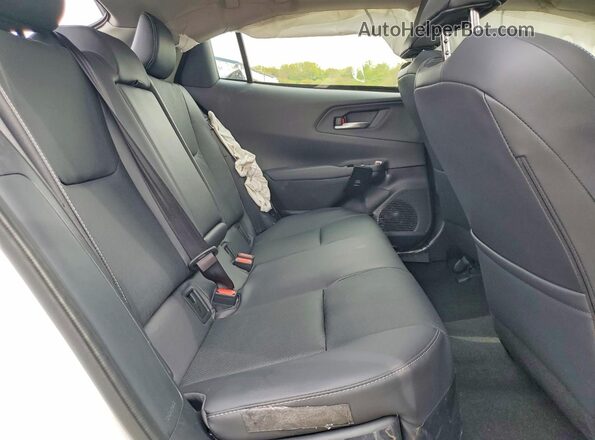 JTDACACU3T3055495 2026 TOYOTA PRIUS White Հետևի նստատեղերի տեսք