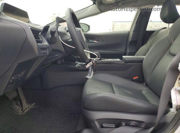JTDACACU3T3055495 2026 TOYOTA PRIUS White Սալոնի դիմացի տեսք