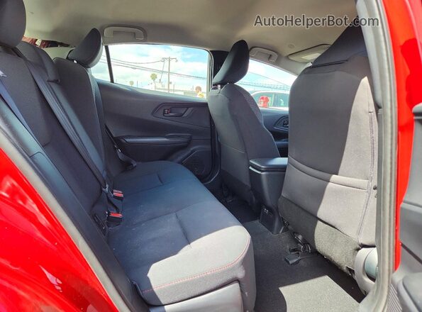 JTDACACU7S3045678 2025 TOYOTA PRIUS Red Vista de los asientos traseros