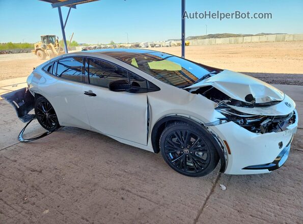 JTDACACU8T3071045 2026 TOYOTA PRIUS Белый Передняя правая четверть