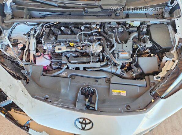 JTDACACU8T3071045 2026 TOYOTA PRIUS Белый Вид задней части салона