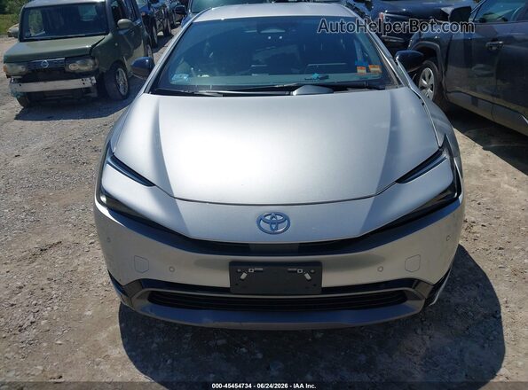 JTDADABU0R3014989 2024 TOYOTA PRIUS Silver უკანა სალონის ხედი