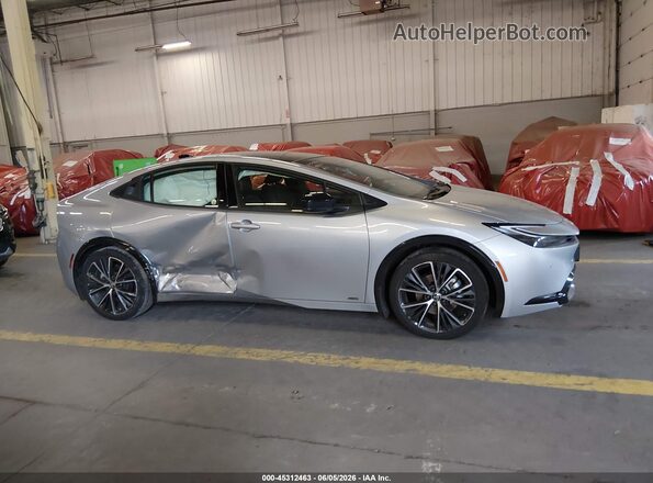 JTDADABU2S3030763 2025 TOYOTA PRIUS Silver Սալոնի հետևի տեսք