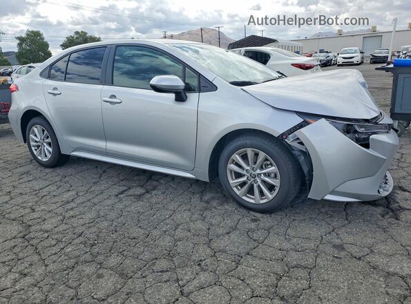 JTDB4MEE8T3044615 2026 TOYOTA COROLLA Silver Front right