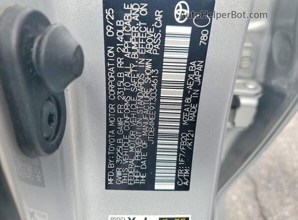 JTDB4MEE9T3034613 2026 TOYOTA COROLLA Silver VIN კოდის სტიკერის ხედი