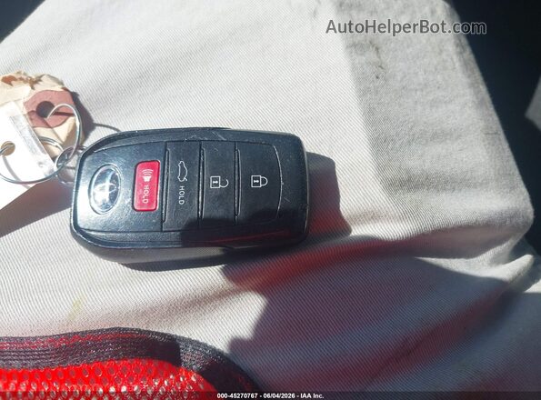 JTDBCMFE8RJ033877 2024 TOYOTA COROLLA Silver Vista del salpicadero