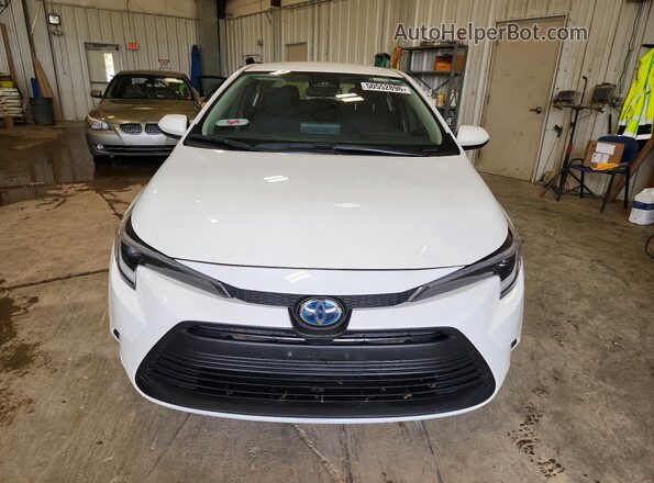 JTDBCMFEXR3044092 2024 TOYOTA COROLLA White Front view